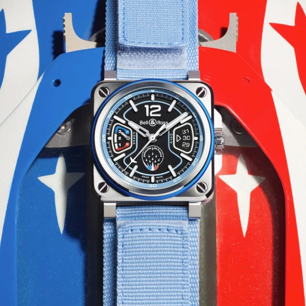 Bell & Ross BR-X3 Patrouille de France avec cadran multicouche bleu et noir, réserve de marche tricolore et boîtier de 41 mm