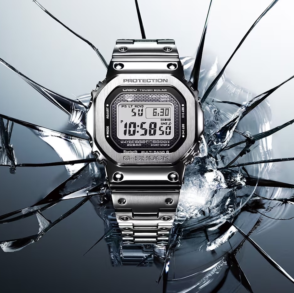 La Casio GMW-B5000D-1ER en acier avec son bracelet intégré inspiré de la première G-SHOCK
