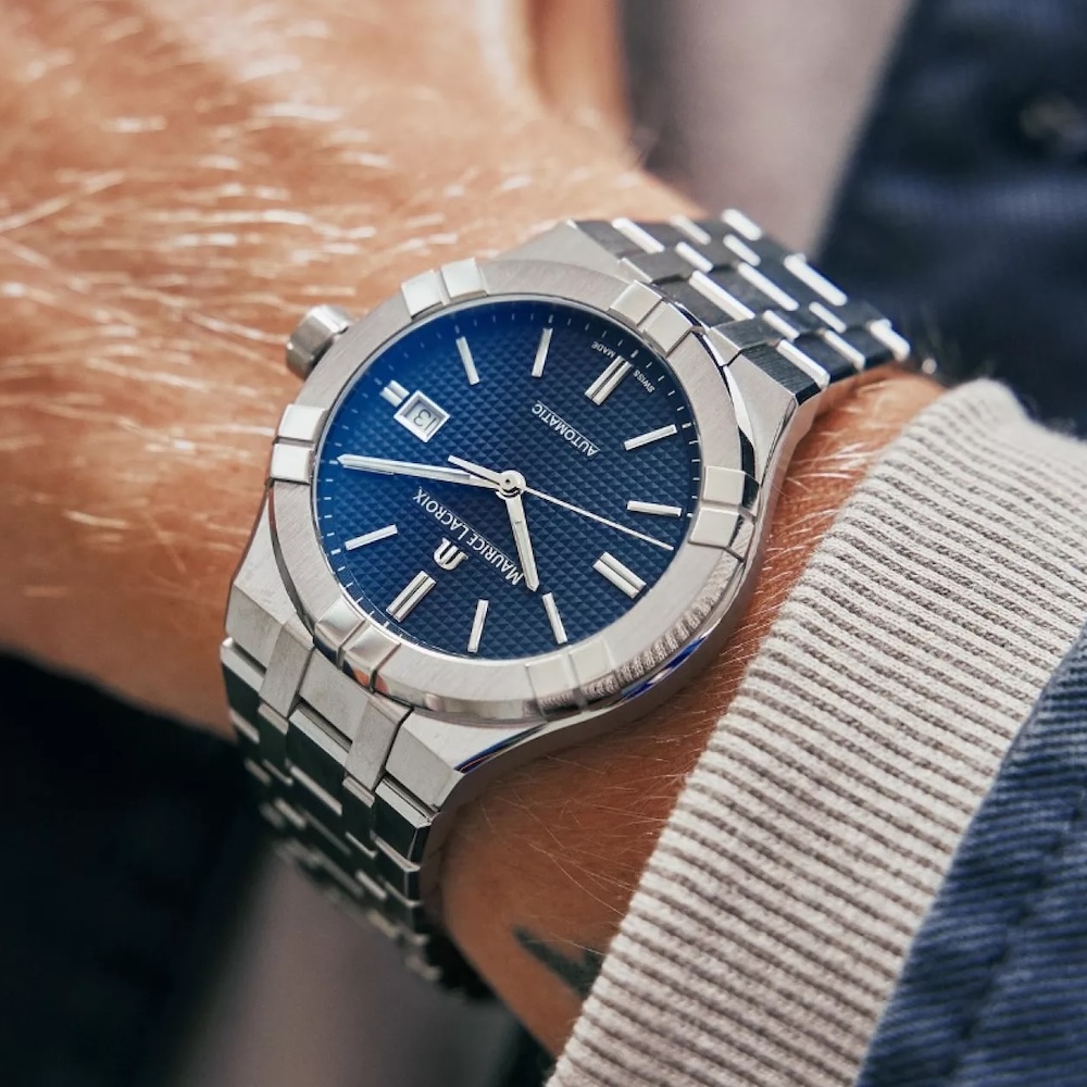 La Maurice Lacroix Aikon Automatic avec son bracelet intégré et sa lunette à six griffes